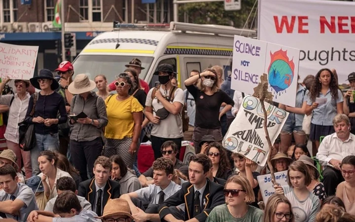Người dân tại thành phố Sydney, Australia tuần hành chống biến đổi khí hậu. Ảnh abc news