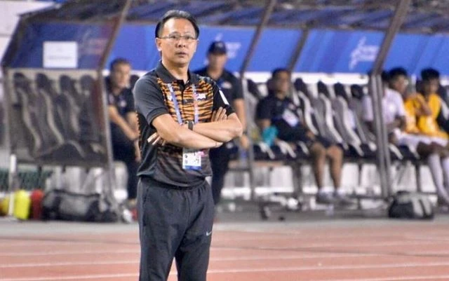 HLV Ong Kim Swee và các học trò đang đối mặt nguy cơ không thể vượt qua vòng bảng. (Ảnh: FAM)