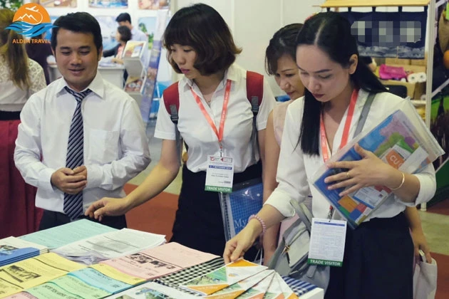 Khách tham quan gian hang của An Giang tại Hội chợ Du lịch Quốc tế thành phố Hồ Chí Minh 2019.
