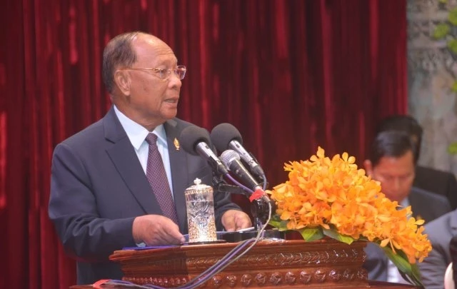 Chủ tịch Heng Samrin đọc diễn văn.