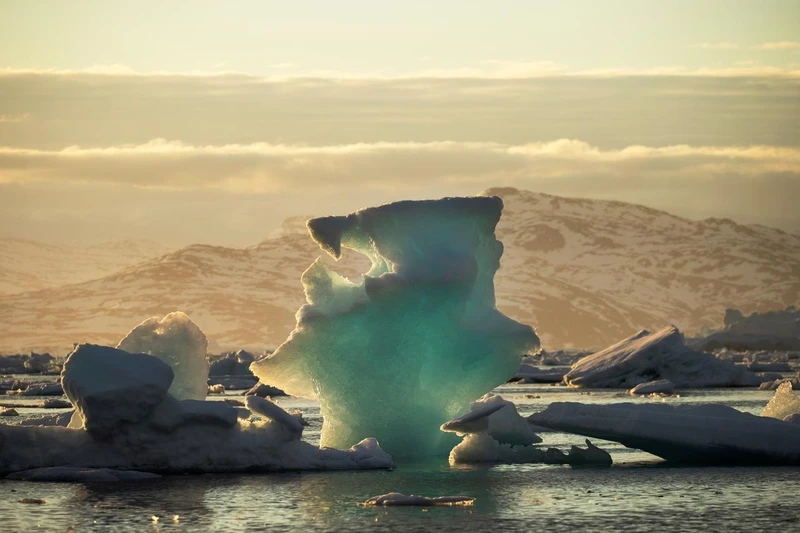 Tảng băng trôi ở gần Tasiilaq, Greenland hồi tháng 6, 2018 (Ảnh: REUTERS)