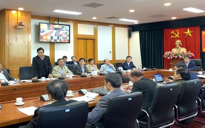 Hội nghị do PGS. TS Nguyễn Duy Bắc chủ trì lắng nghe ý kiến của các đại biểu.