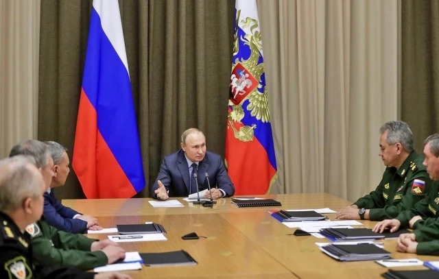 Tổng thống Nga Vladimir Putin chủ trì cuộc họp với các tướng lĩnh Nga về vấn đề quốc phòng.
