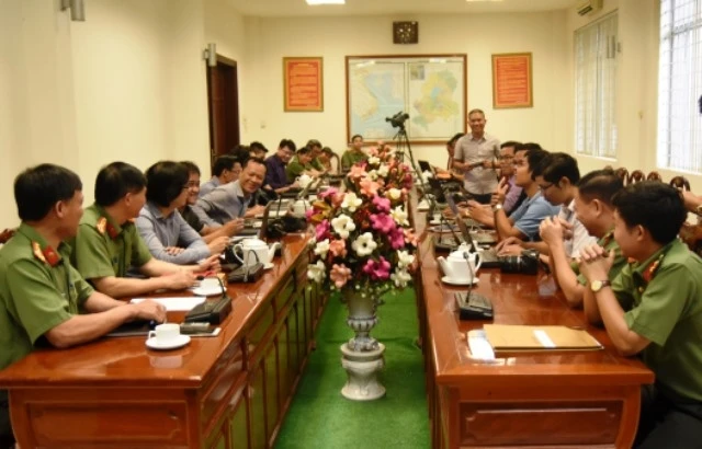 Công an tỉnh Đồng Nai gặp đại diện một số cơ quan báo chí để thông tin về vụ việc.