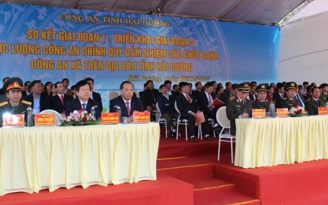 Lễ điều động công an chính quy đảm nhiệm các chức danh công an tại 102 xã, thị trấn trong tỉnh Hải Dương