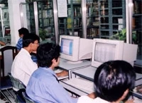 Khai thác tài nguyên học tập qua mạng tại thư viện ĐH Mở bán công TP Hồ Chí Minh.