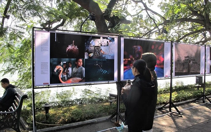 Triển lãm ảnh báo chí thế giới 2019 tại Hồ Gươm (Hà Nội).