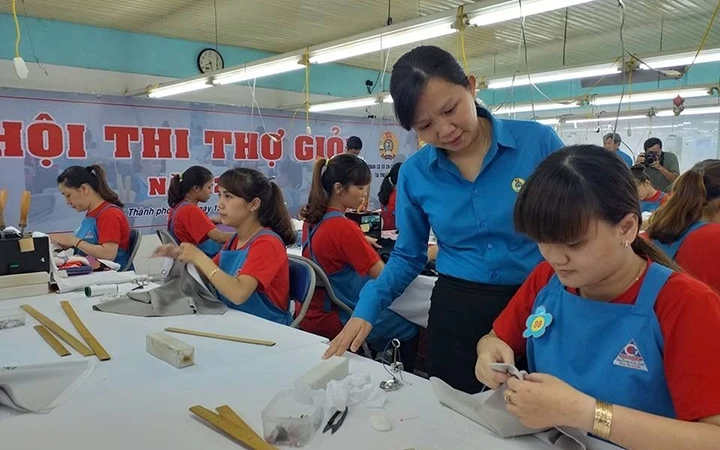 Công nhân tham gia Hội thi tay nghề công nhân giỏi tỉnh Thừa Thiên Huế năm 2019.