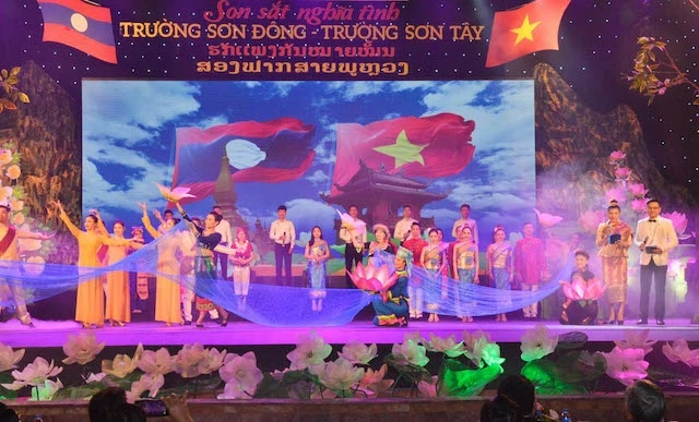 Giao lưu nhân dân Việt Nam - Lào: “Son sắt nghĩa tình, Trường Sơn Đông – Trường Sơn Tây”