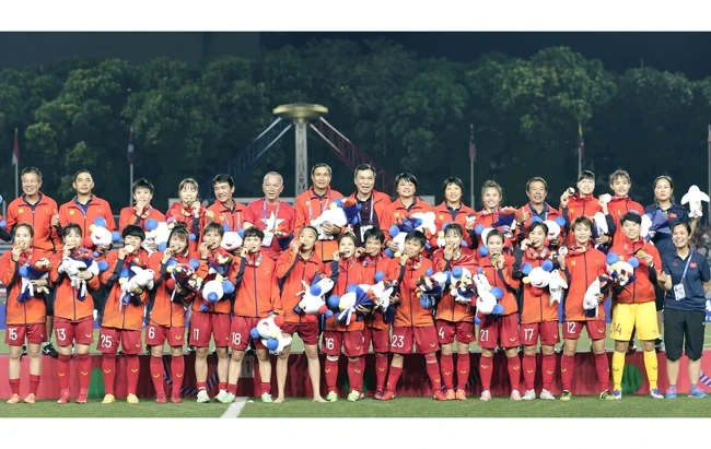 Đội tuyển bóng đá nữ Việt Nam lần thứ sáu vô địch SEA Games. Ảnh: PHƯƠNG DŨNG