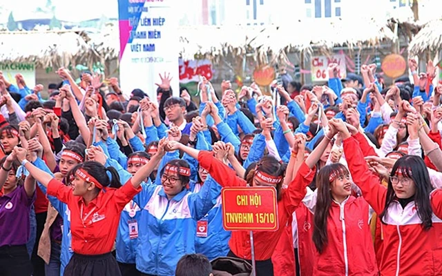 Đông đảo tình nguyện viên trên khắp cả nước đã về dự Ngày hội.