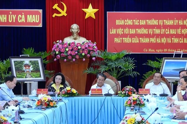 Buổi làm việc giữa BTV Thành ủy Hà Nội và BTV Tỉnh ủy Cà Mau, chiều 9-12.