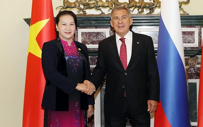 Chủ tịch Quốc hội Nguyễn Thị Kim Ngân với Tổng thống Tartastan Rustam Minnikhanov. Ảnh: Trọng Ðức (TTXVN)