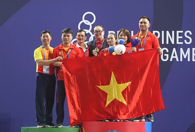 Cử tạ Việt Nam thi đấu xuất sắc.