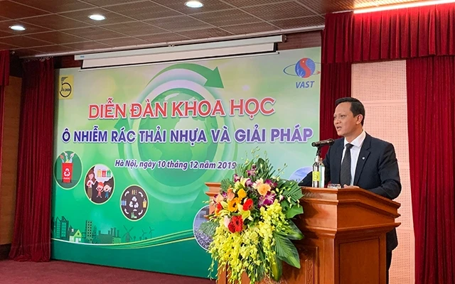 GS,TS Phan Ngọc Minh, Phó Chủ tịch Viện Hàn lâm Khoa học và Công nghệ Việt Nam phát biểu tại Diễn đàn.