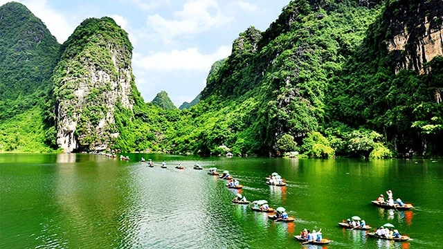 Quần thể danh thắng Tràng An - Ninh Bình luôn thu hút đông khách du lịch.