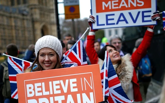 Người ủng hộ Brexit xuống đường diễu hành tại Anh. (Ảnh: Reuters)