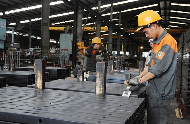 Sản xuất thép tại Công ty cổ phần Thép Bắc Việt (Bắc Ninh).