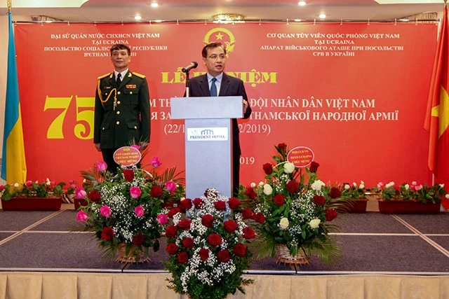 Đại sứ Nguyễn Anh Tuấn phát biểu tại lễ kỷ niệm.