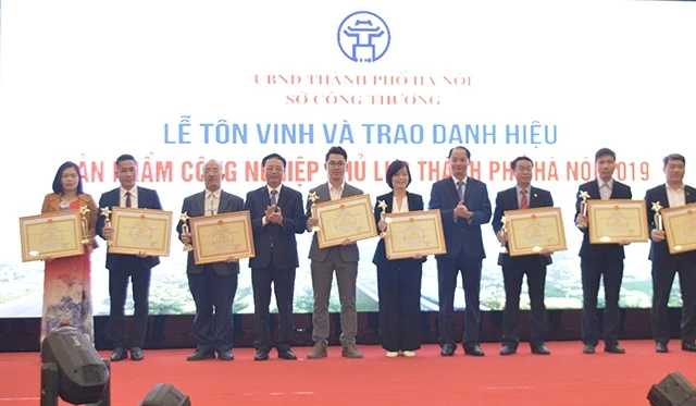Lễ tôn vinh các doanh nghiệp có sản phẩm được công nhận là Sản phẩm công nghiệp chủ lực TP Hà Nội năm 2019.