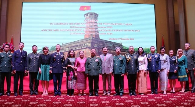 Các đại biểu dự Lễ kỷ niệm 75 năm Ngày thành lập Quân đội nhân dân Việt Nam tại Lào.