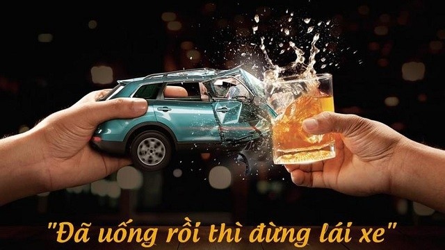 Quy định uống rượu không lái xe: Cùng xem hình ảnh quy định về uống rượu không lái xe để tránh những tai nạn khó lường vì tình trạng sử dụng chất kích thích khi lái xe.