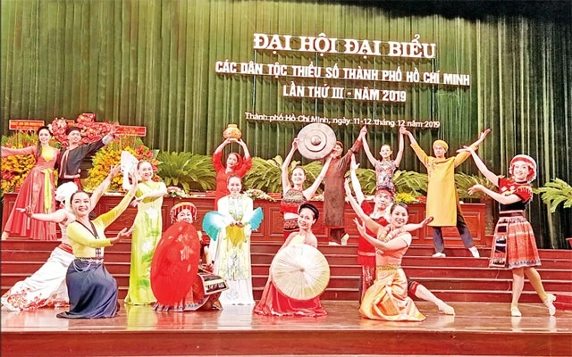 Một tiết mục văn nghệ tại Ðại hội Ðại biểu các dân tộc thiểu số TP Hồ Chí Minh lần thứ ba.