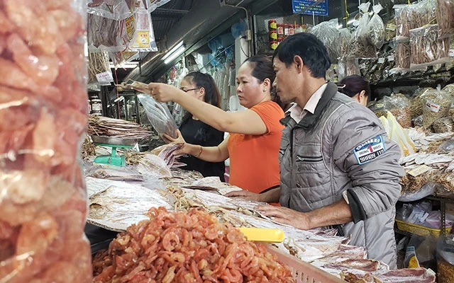 Thương nhân kinh doanh tại bốn chợ lớn của thành phố có kế hoạch dự trữ hàng hóa ước khoảng 535.5 tỷ đồng.