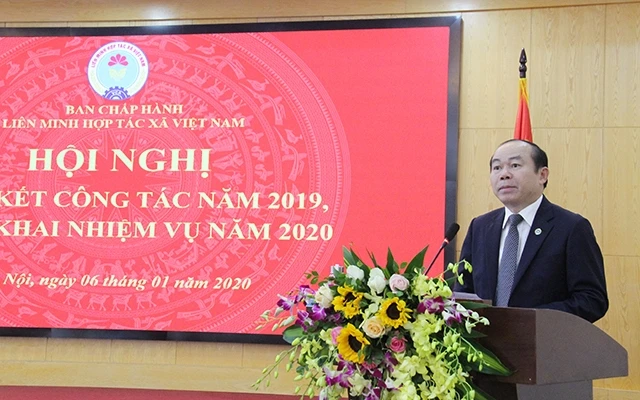 Chủ tịch LMHTX Việt Nam Nguyễn Ngọc Bảo phát biểu khai mạc Hội nghị.