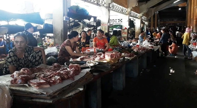 Sức mua thịt lợn đang giảm do giá cao.