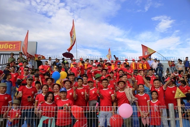 Người hâm mộ Hà Tĩnh luôn giành tình yêu trong sáng cho bóng đá tỉnh nhà.