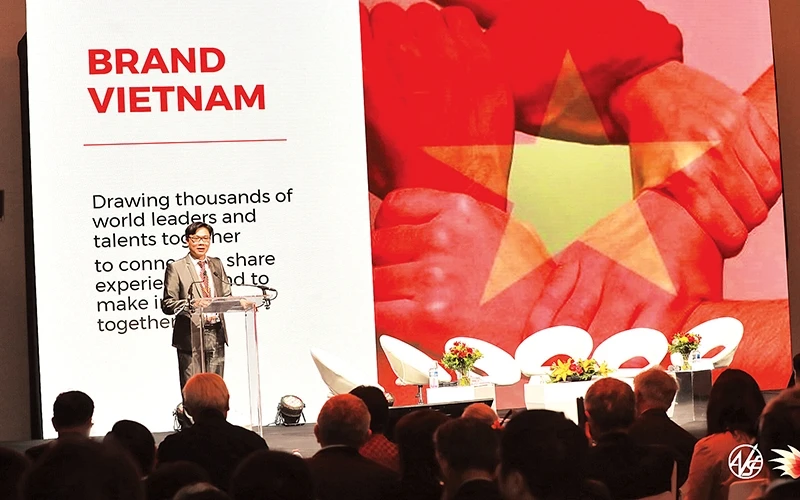 GS,TS Nguyễn Đức Khương - Chủ tịch AVSE Global, phát biểu tại Diễn đàn Người Việt có tầm ảnh hưởng tại Paris.
