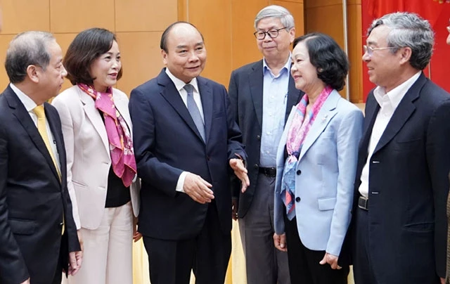 Thủ tướng Nguyễn Xuân Phúc với các đại biểu dự hội nghị tổng kết công tác dân vận. Ảnh: TRẦN HẢI