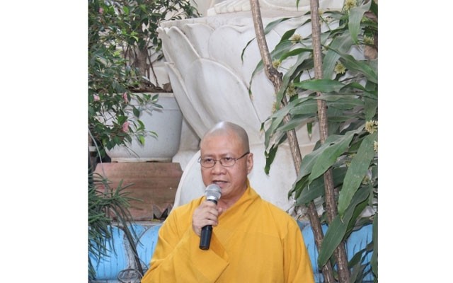 Thượng tọa Thích Minh Quang thông báo những kết quả nổi bật về công tác Phật sự của nhà chùa năm 2019.