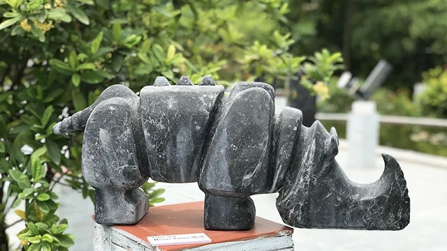 Tác phẩm “Tê giác” của Hoàng Tường Minh.