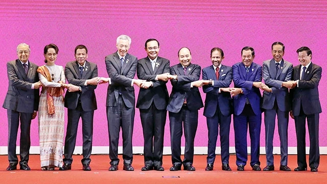 Các nhà lãnh đạo tại Hội nghị cấp cao Asean lần thứ 35. Ảnh: THỐNG NHẤT