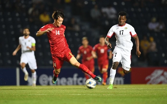 U23 Việt Nam gặp không ít khó khăn trước lối chơi kín kẽ của U23 Jordan. (Ảnh: AFC)