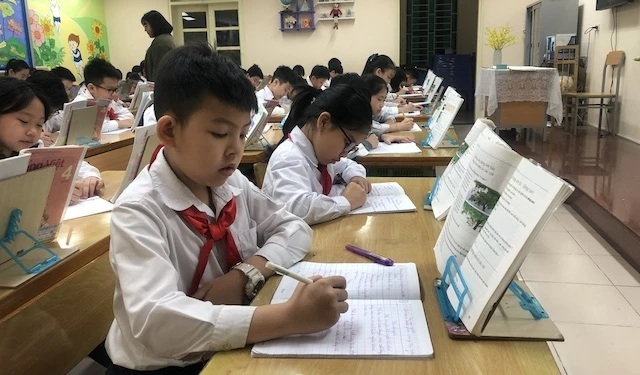 Học sinh tiểu học tại Hà Nội (Ảnh minh hoạ: THUỲ LINH)