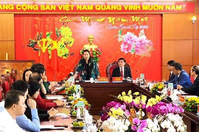 Chủ tịch Quốc hội Nguyễn Thị Kim Ngân phát biểu tại buổi làm việc với Ban Thường vụ Tỉnh ủy Đắk Lắk.