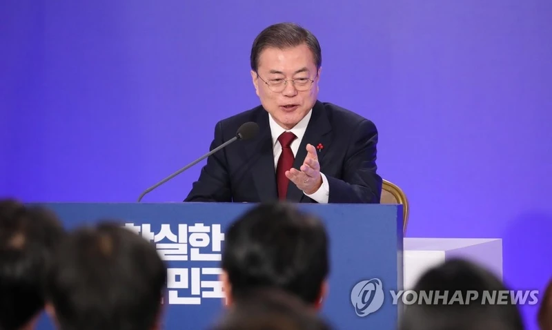 Tổng thống Hàn Quốc phát biểu trong cuộc họp báo đầu năm mới (Ảnh: Yonhap)