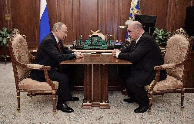 Tổng thống Nga Vladimir Putin và ông Mikhail Mishustin.