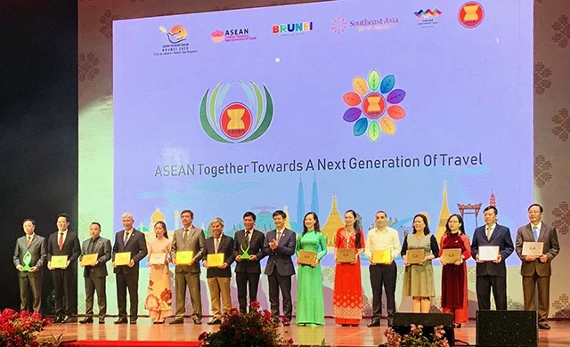 Sản phẩm du lịch Cụm cổ động biên giới Sa Vĩ của TP Móng Cái (Quảng Ninh) giành giải thưởng sản phẩm du lịch bền vững Thành thị và nông thôn ASEAN 2020.