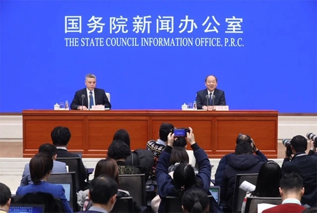 Cục trưởng Cục thống kê Trung Quốc Ninh Cát Triết (Ning Jizhe) trả lời báo chí.