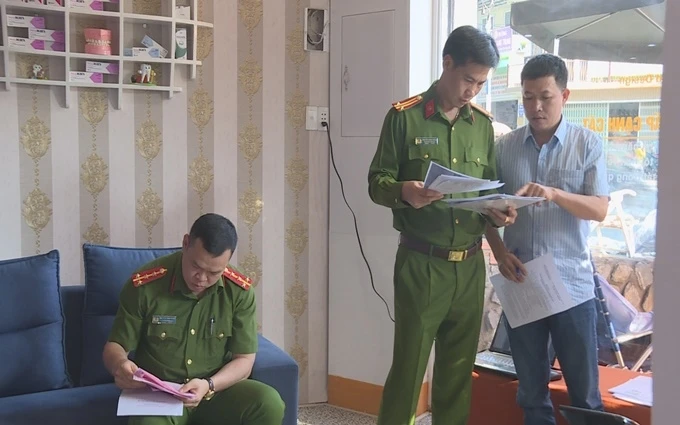 Cảnh sát kinh tế Công an tỉnh Đắk Lắk kiểm tra Phòng khám nha khoa Thiện Nhân.