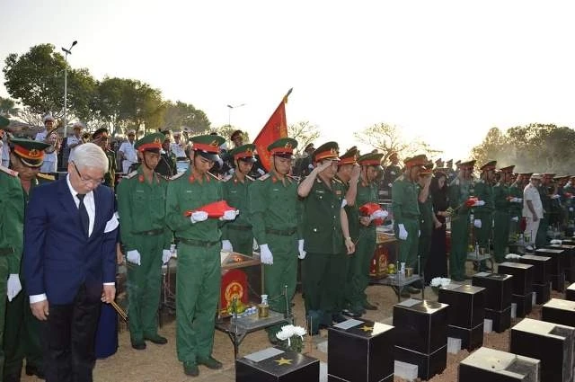 Truy điệu, an táng 27 liệt sĩ tại Nghĩa trang liệt sĩ tỉnh Bình Phước.