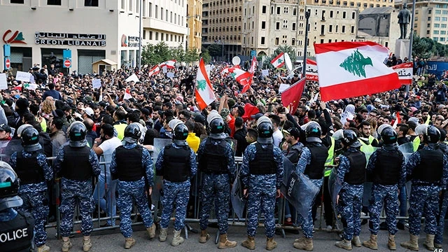 Lực lượng an ninh Lebanon được lệnh bảo đảm an toàn cho người biểu tình hòa bình. Ảnh: VOA NEWS