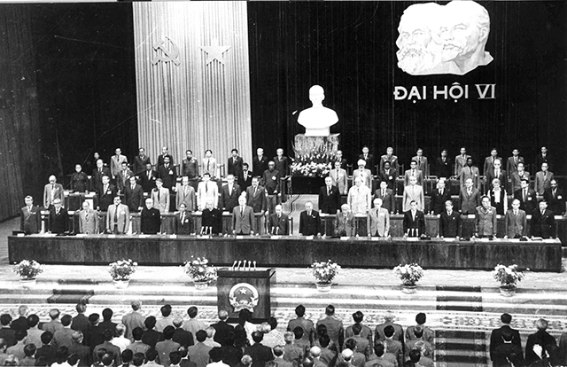 Đại hội đại biểu toàn quốc lần thứ VI của Đảng họp tại Hà Nội từ ngày 15 đến 18-12-1986.