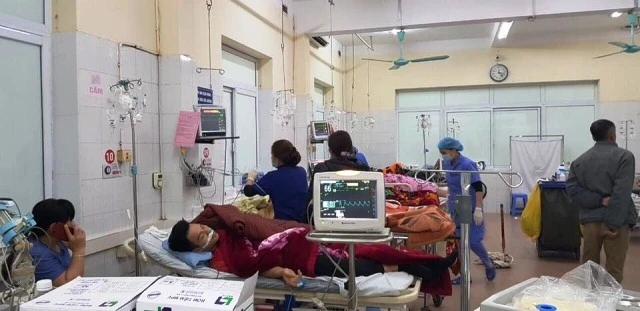 Bảy bệnh nhân vẫn đang phải điều trị và chăm sóc đặc biệt tại BVĐK tỉnh Hòa Bình.