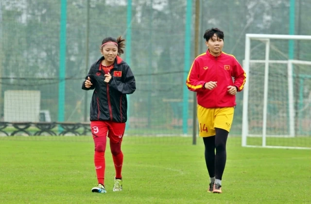 Tiền đạo đội trưởng Huỳnh Như (trái) tự tin trước khi bước vào sân chơi châu lục.