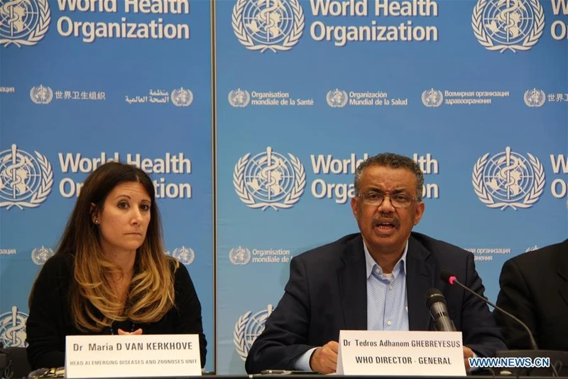 Tổng giám đốc WHO Tedros Adhanom Ghebreyesus (phải) tại buổi họp báo (Ảnh: Xinhua)